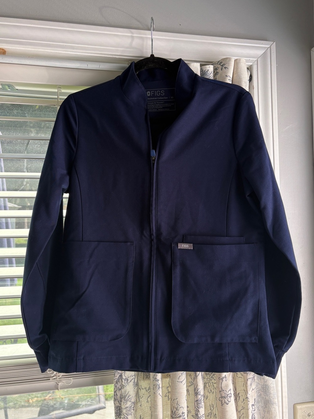 FIGS Women's Sebina Scrub Jacket Navy